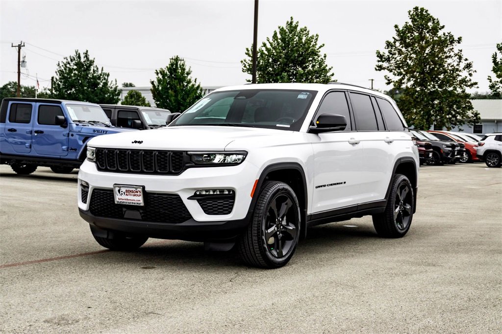 New 2025 Jeep Grand Cherokee Limited w/ Black Appearance Package image 6