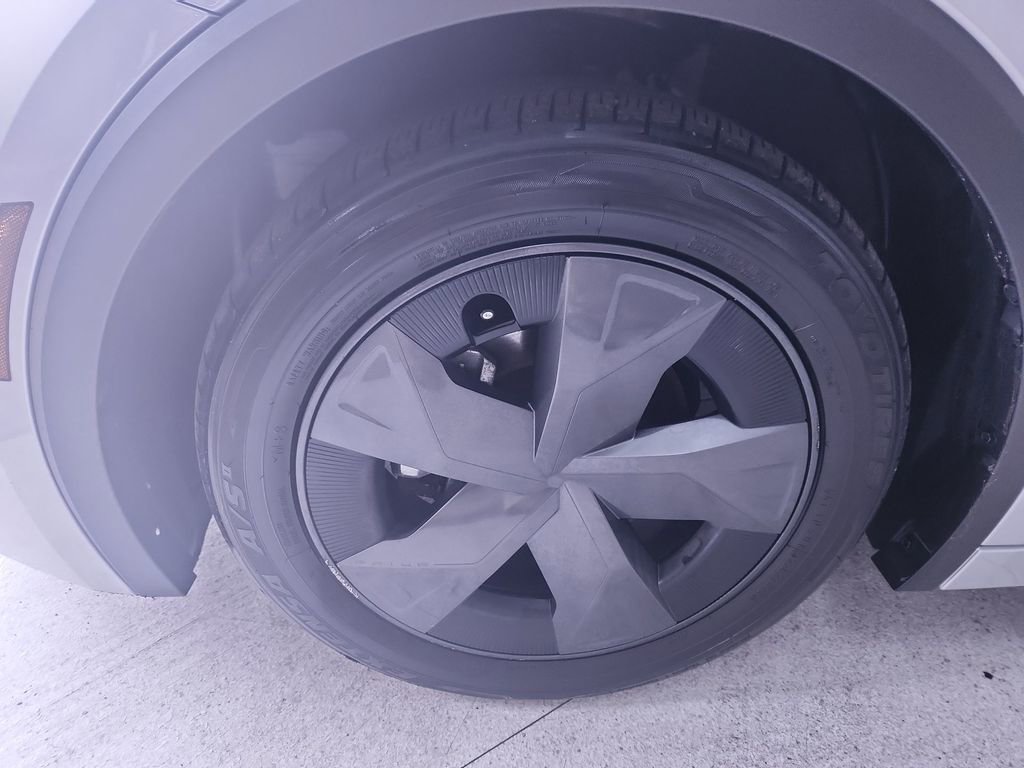 Used 2023 Toyota Prius LE FWD image 10