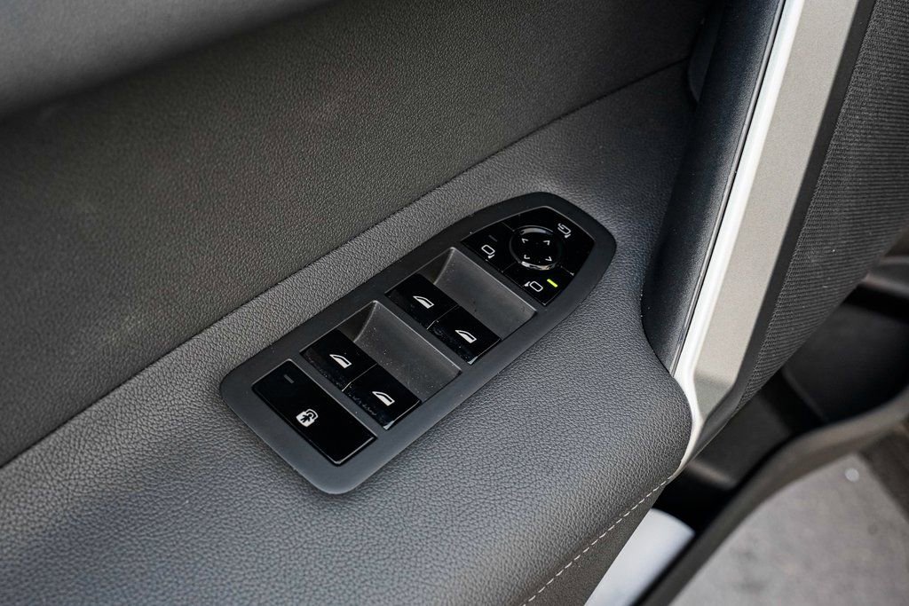 Used 2025 BMW iX xDrive50 image 9