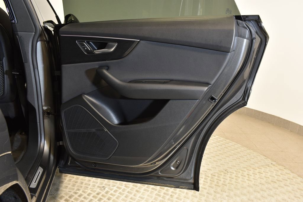 Used 2019 Audi Q8 Premium Plus w/ Premium Plus image 31