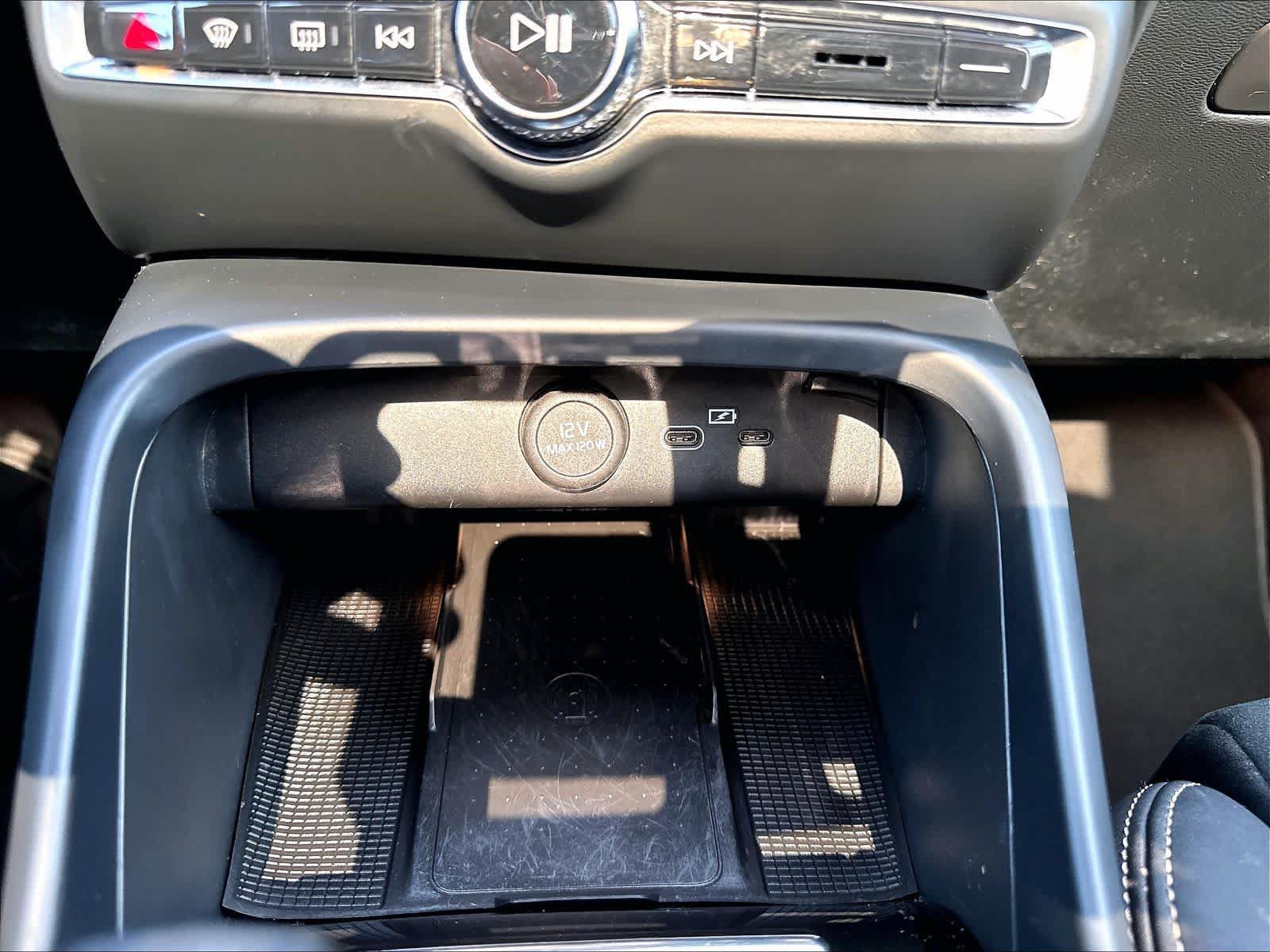 Used 2023 Volvo C40 P8 Recharge Plus AWD/4WD image 37