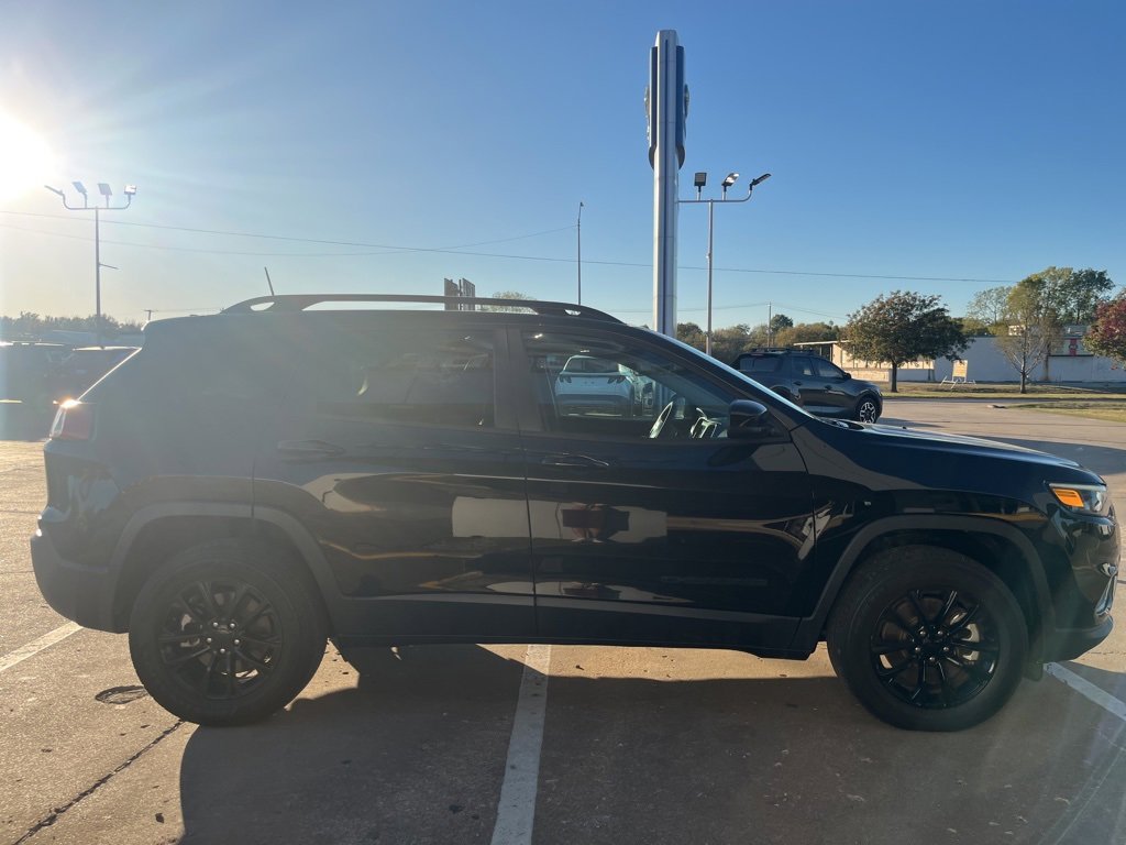 Used 2023 Jeep Cherokee Altitude Lux image 4