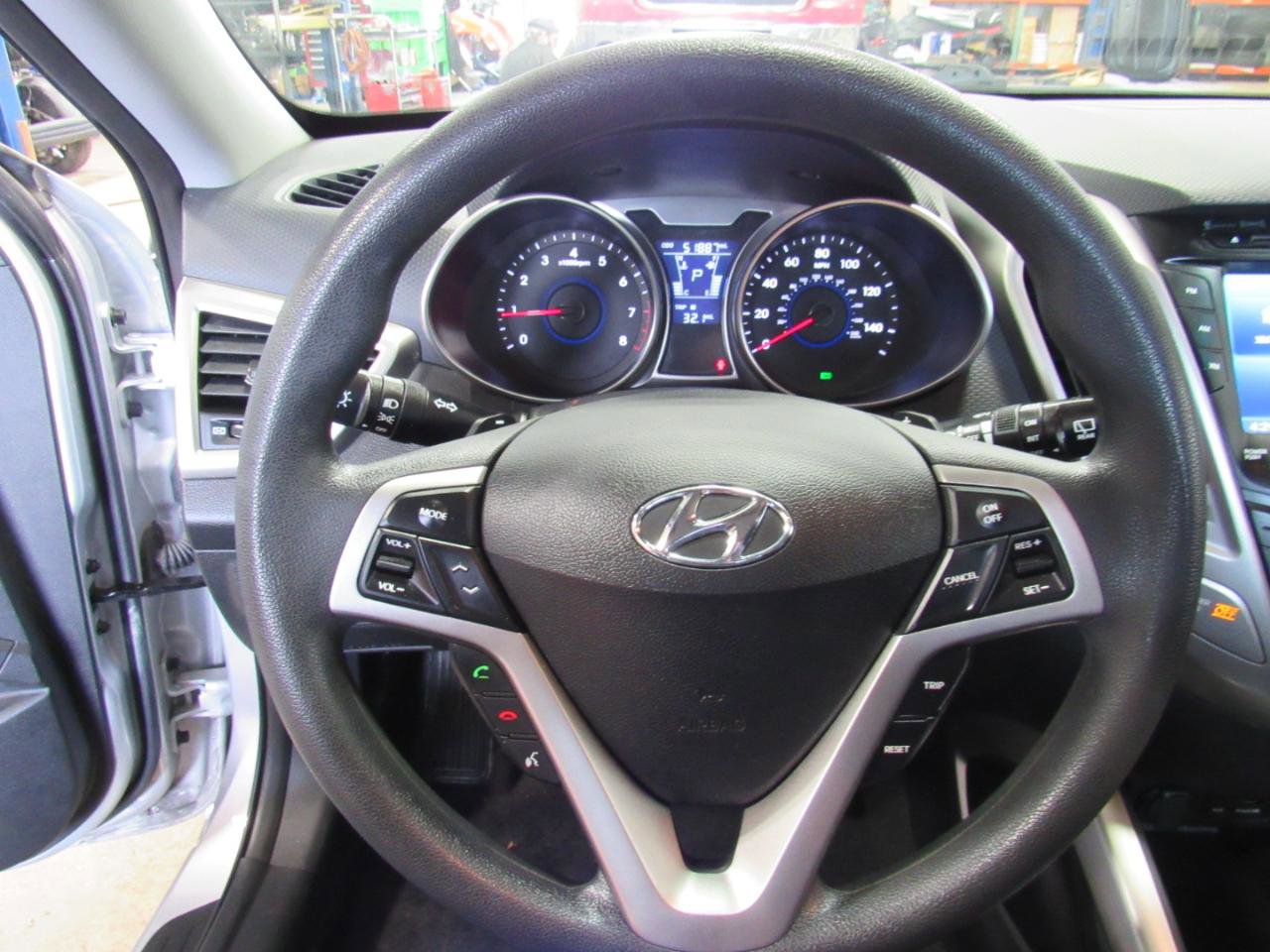 Used 2013 Hyundai Veloster image 18