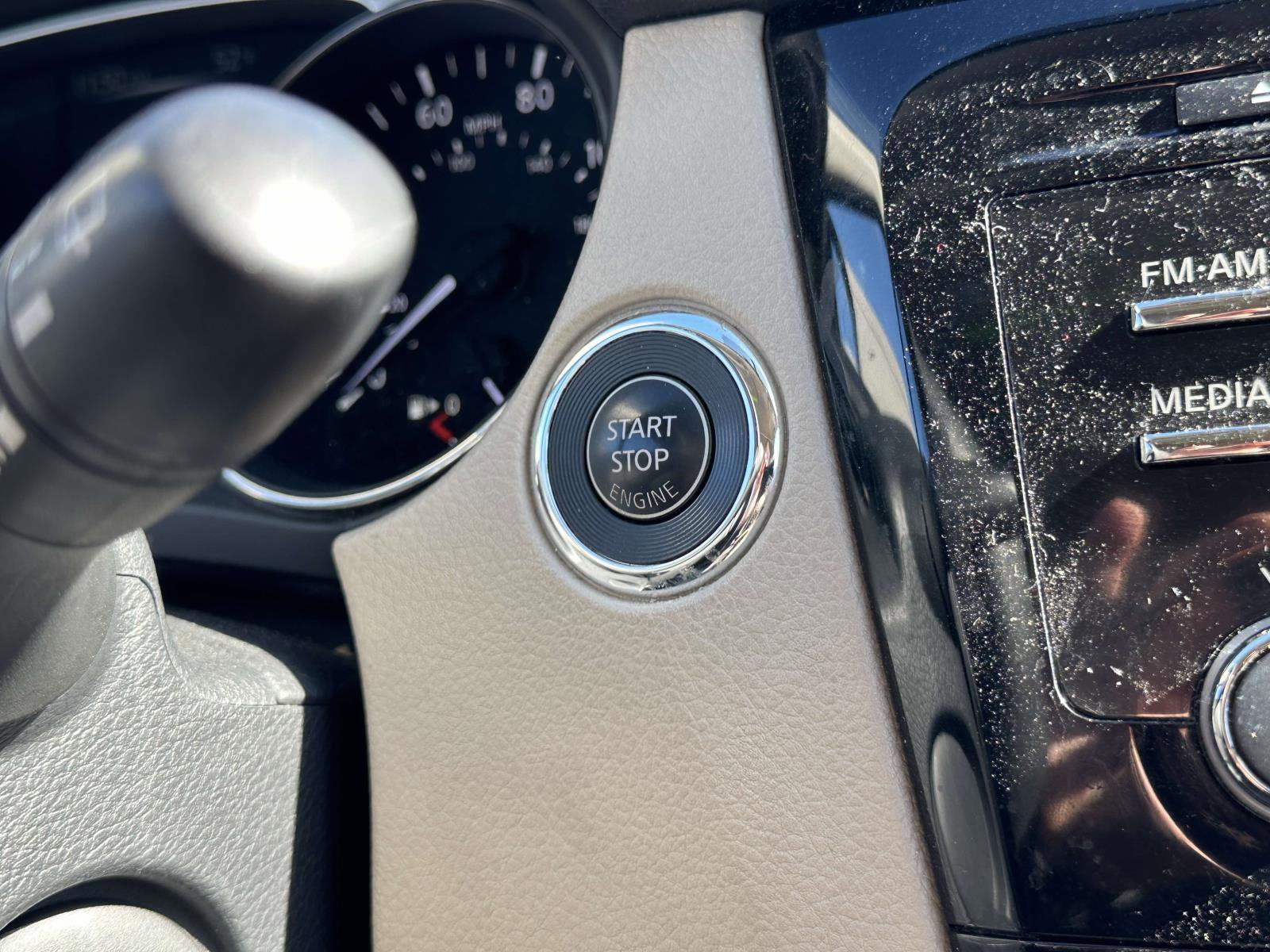 Used 2016 Nissan Rogue SV image 38