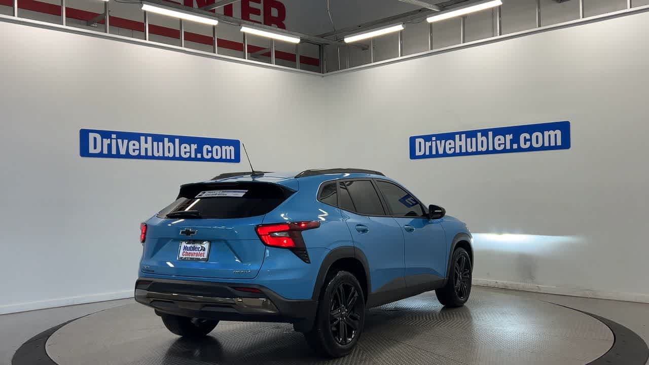 Used 2025 Chevrolet Trax ACTIV w/ Sunroof Package FWD image 2