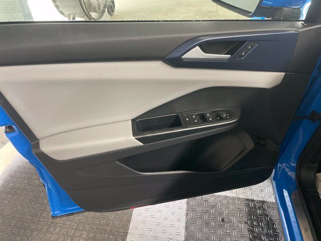 Certified 2023 Volkswagen Taos SE w/ Panoramic Sunroof Package AWD/4WD image 13