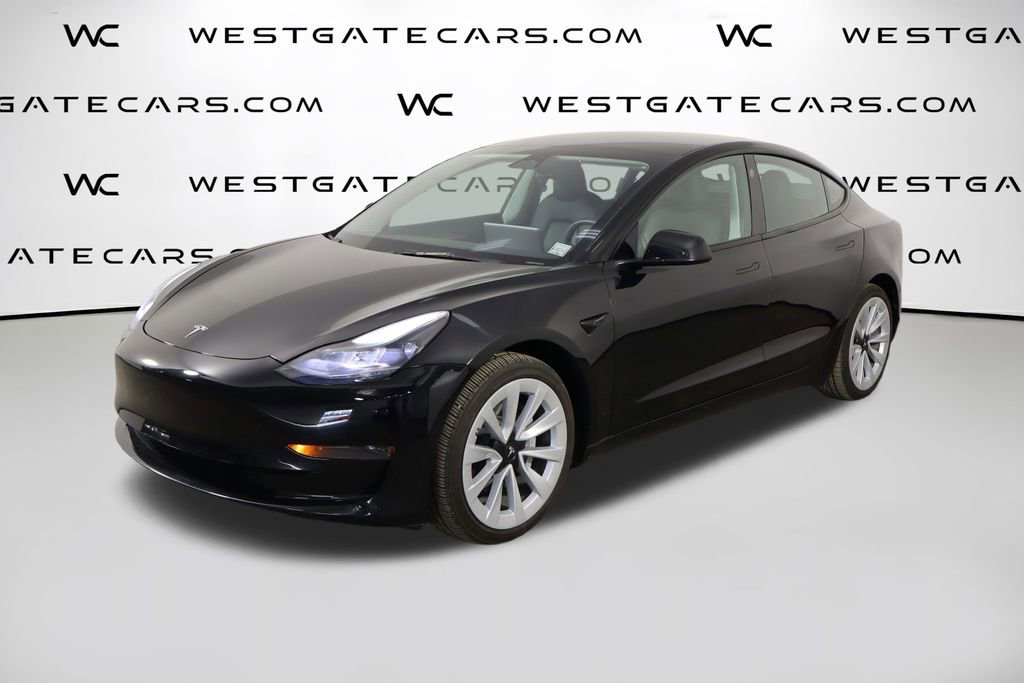 Used 2023 Tesla Model 3 Standard Range image 1