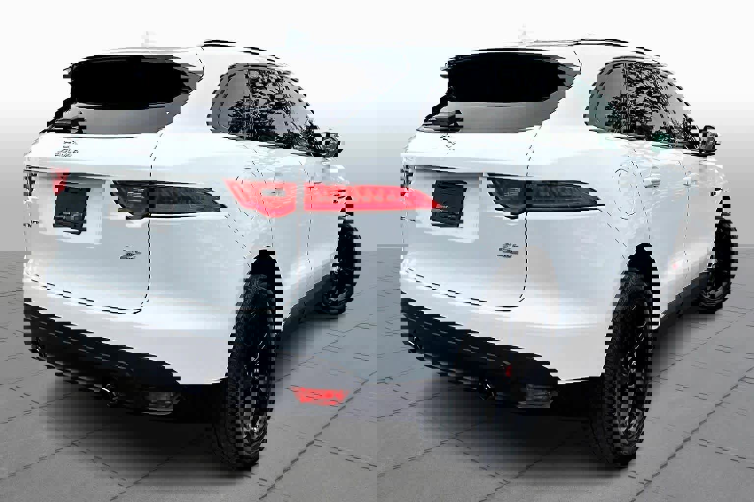 Used 2018 Jaguar F-PACE Premium image 12