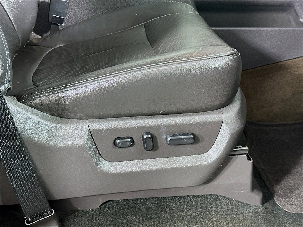 Used 2012 Ford F350 Lariat image 26