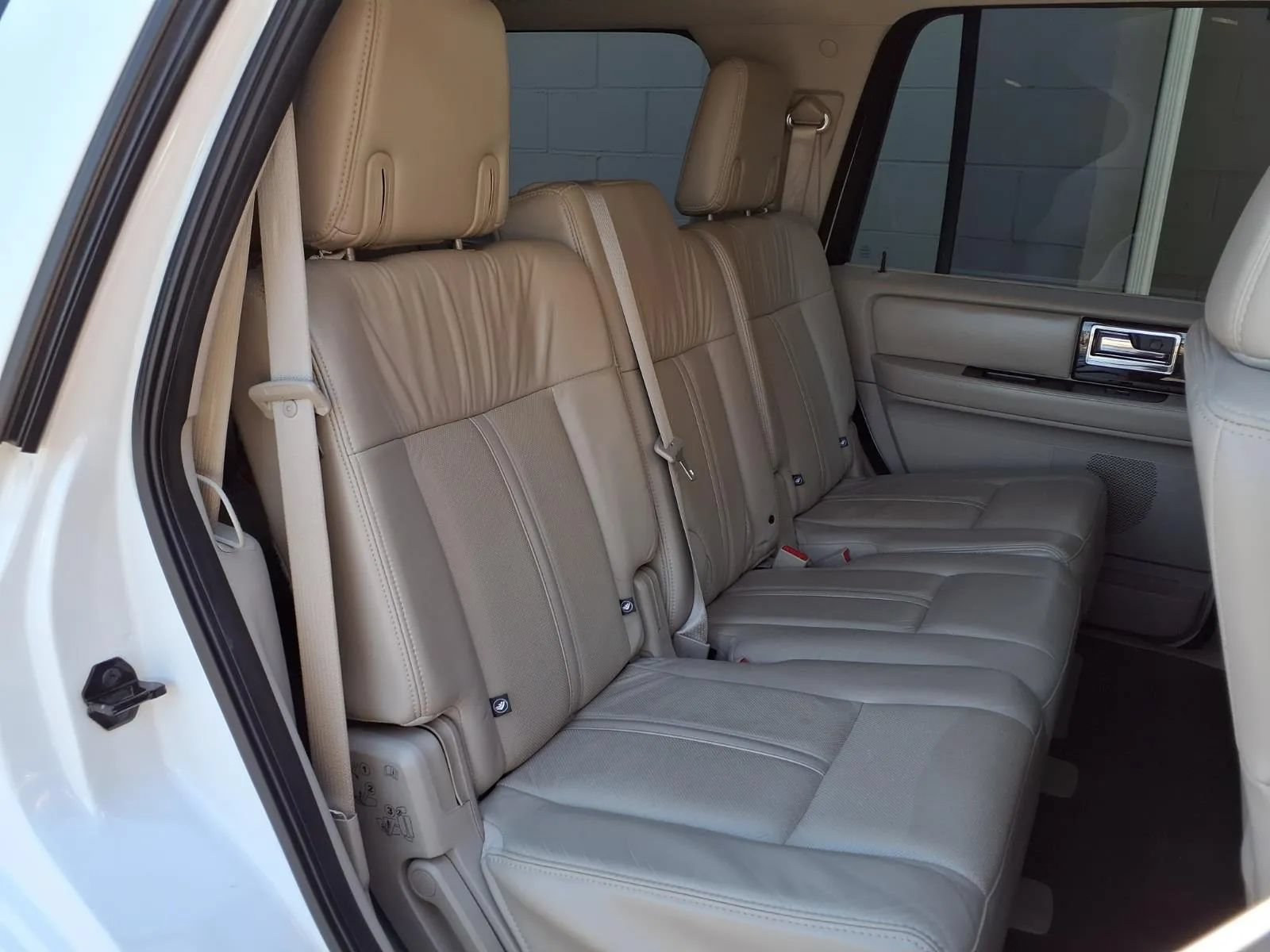 Used 2015 Lincoln Navigator 2WD image 18