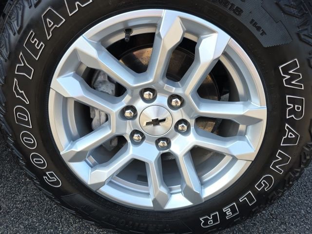 Used 2022 Chevrolet Silverado 1500 RST w/ LPO, Dark Essentials Package AWD/4WD image 10