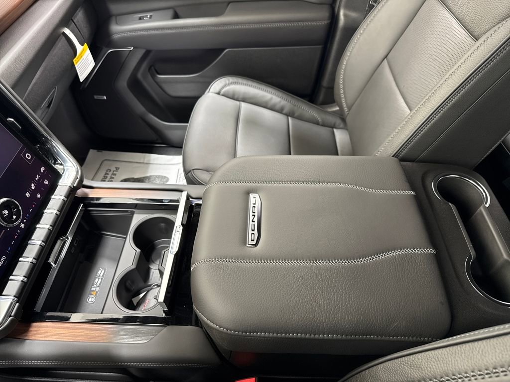 New 2026 GMC Yukon Denali w/ Sun & Power Step Package image 39