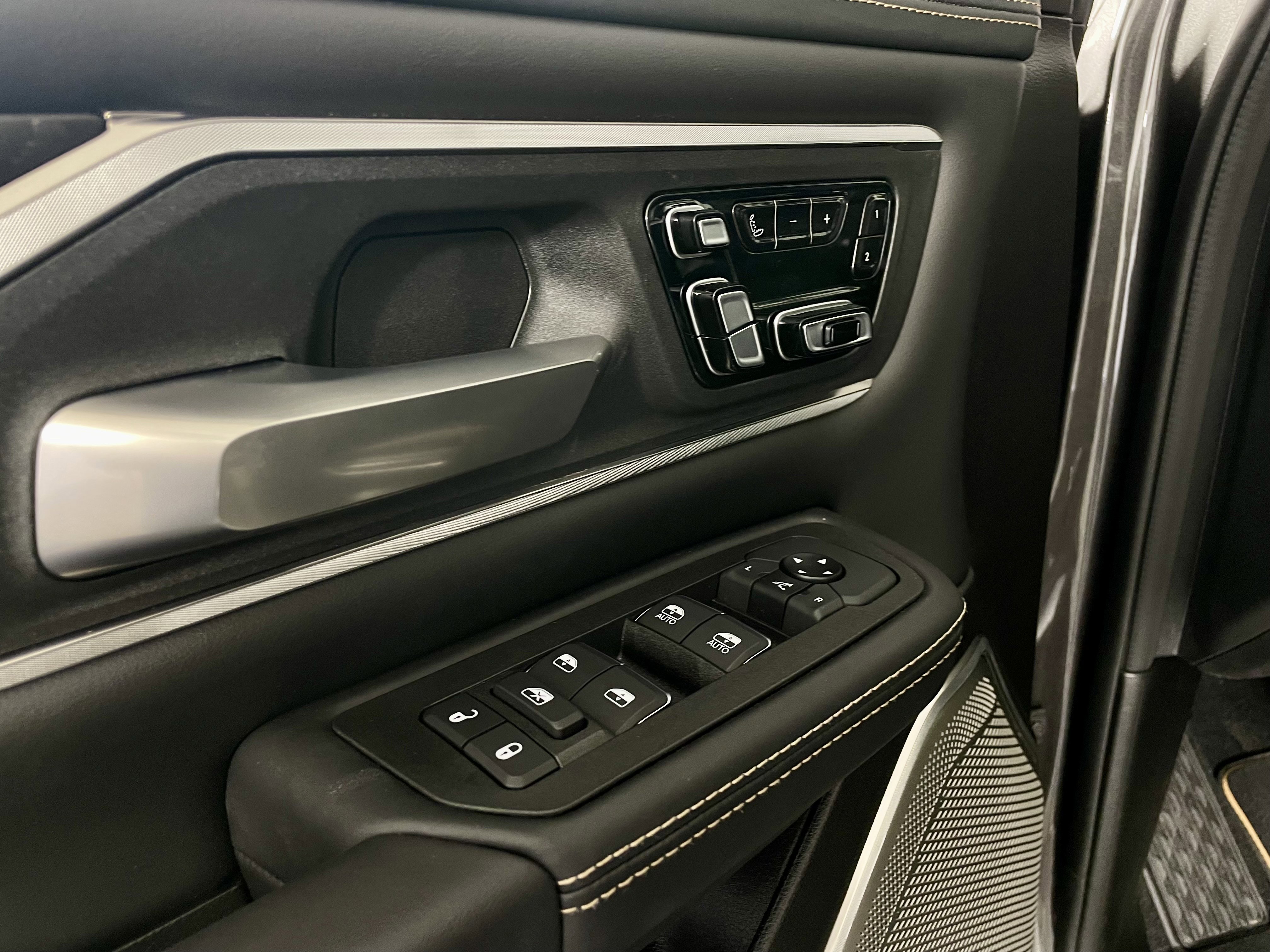 Used 2026 RAM 1500 Tungsten w/ Trailer Tow Group image 13