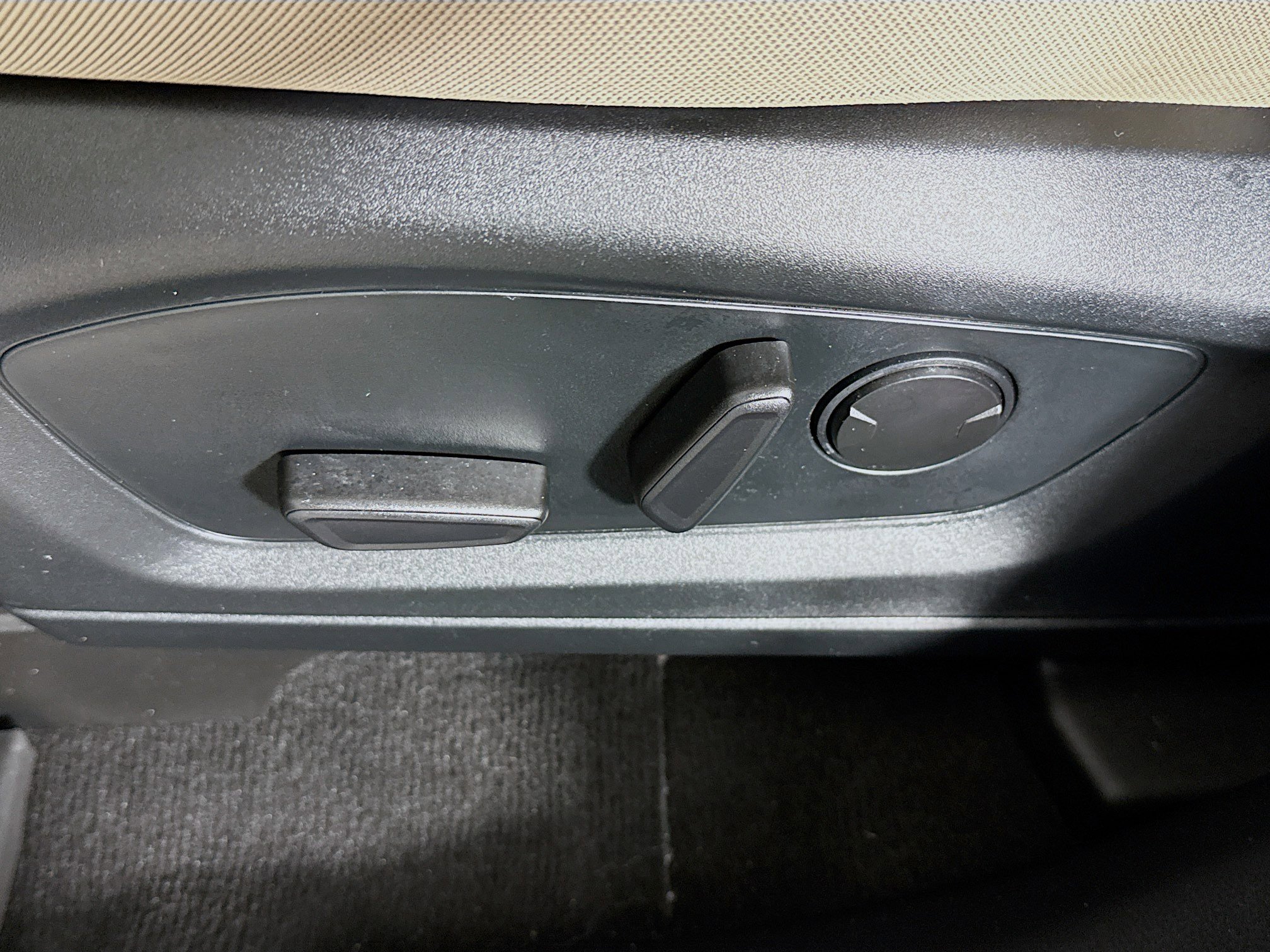 Used 2022 Ford Explorer XLT image 22