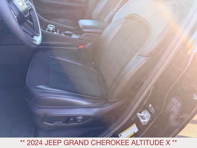 Certified 2024 Jeep Grand Cherokee Altitude AWD/4WD image 17