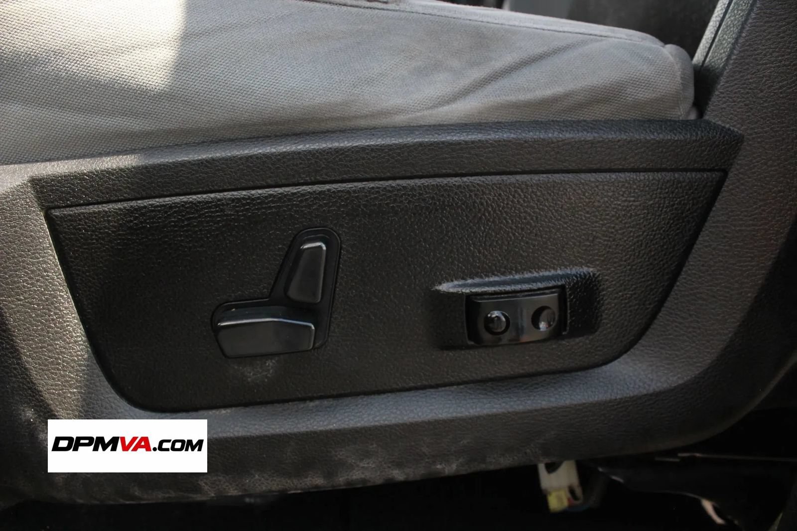 Used 2019 RAM 1500 Classic SLT w/ Luxury Group AWD/4WD image 18