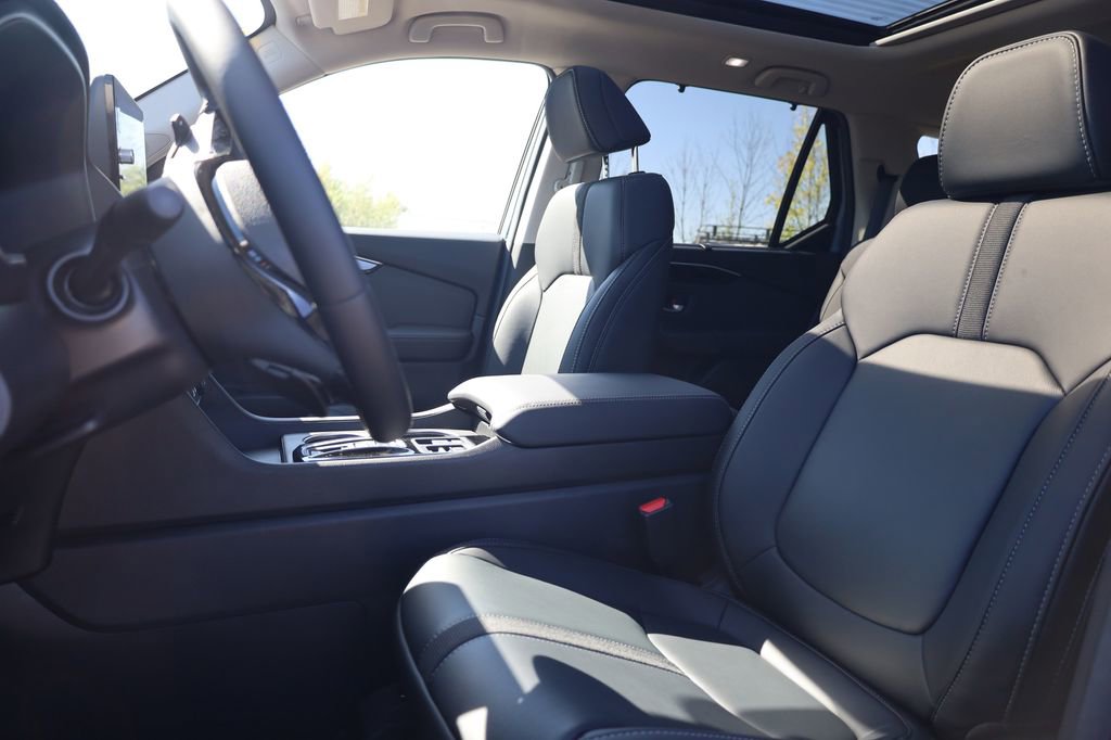 New 2025 Honda Pilot Touring image 12