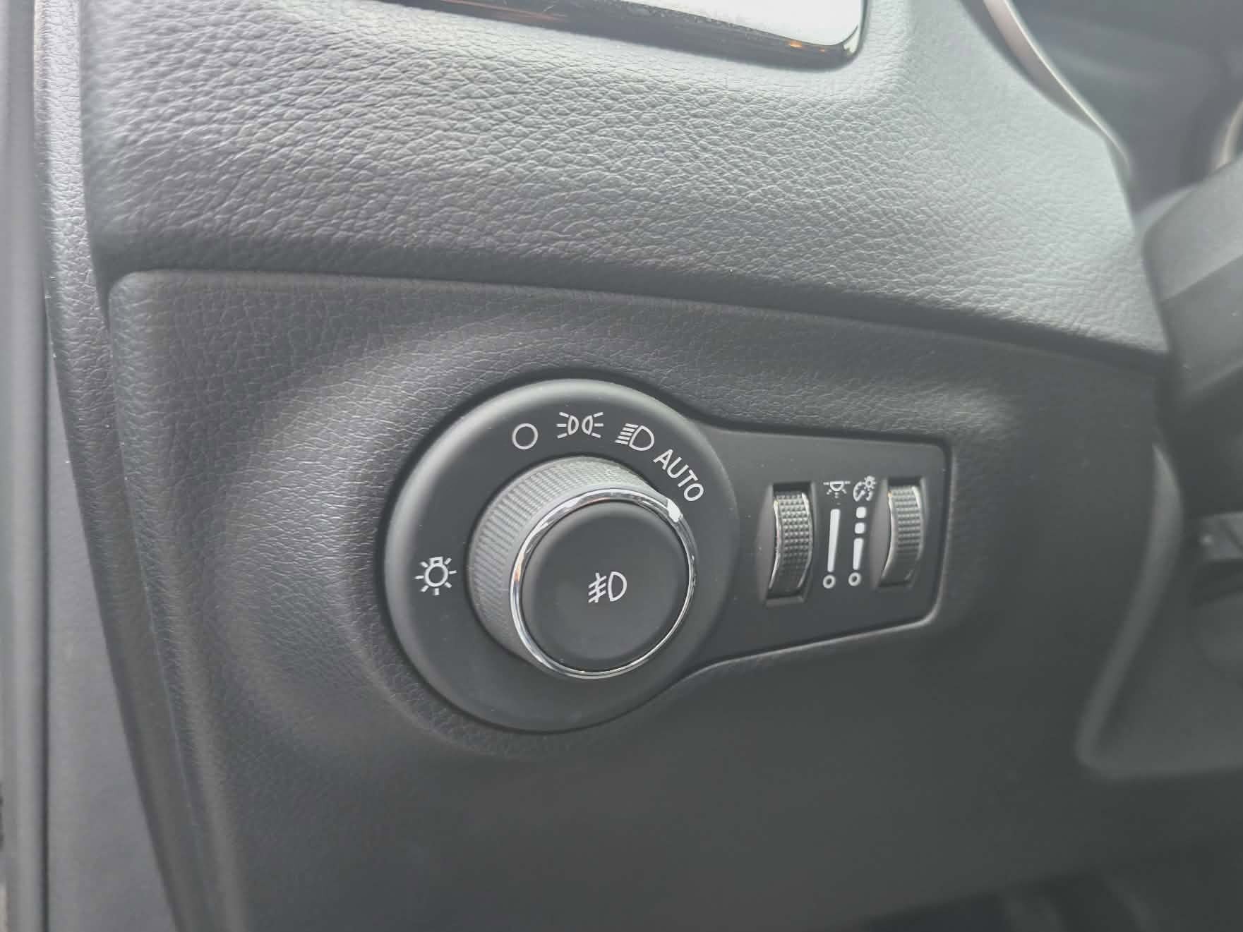 Used 2020 Jeep Compass Latitude image 13