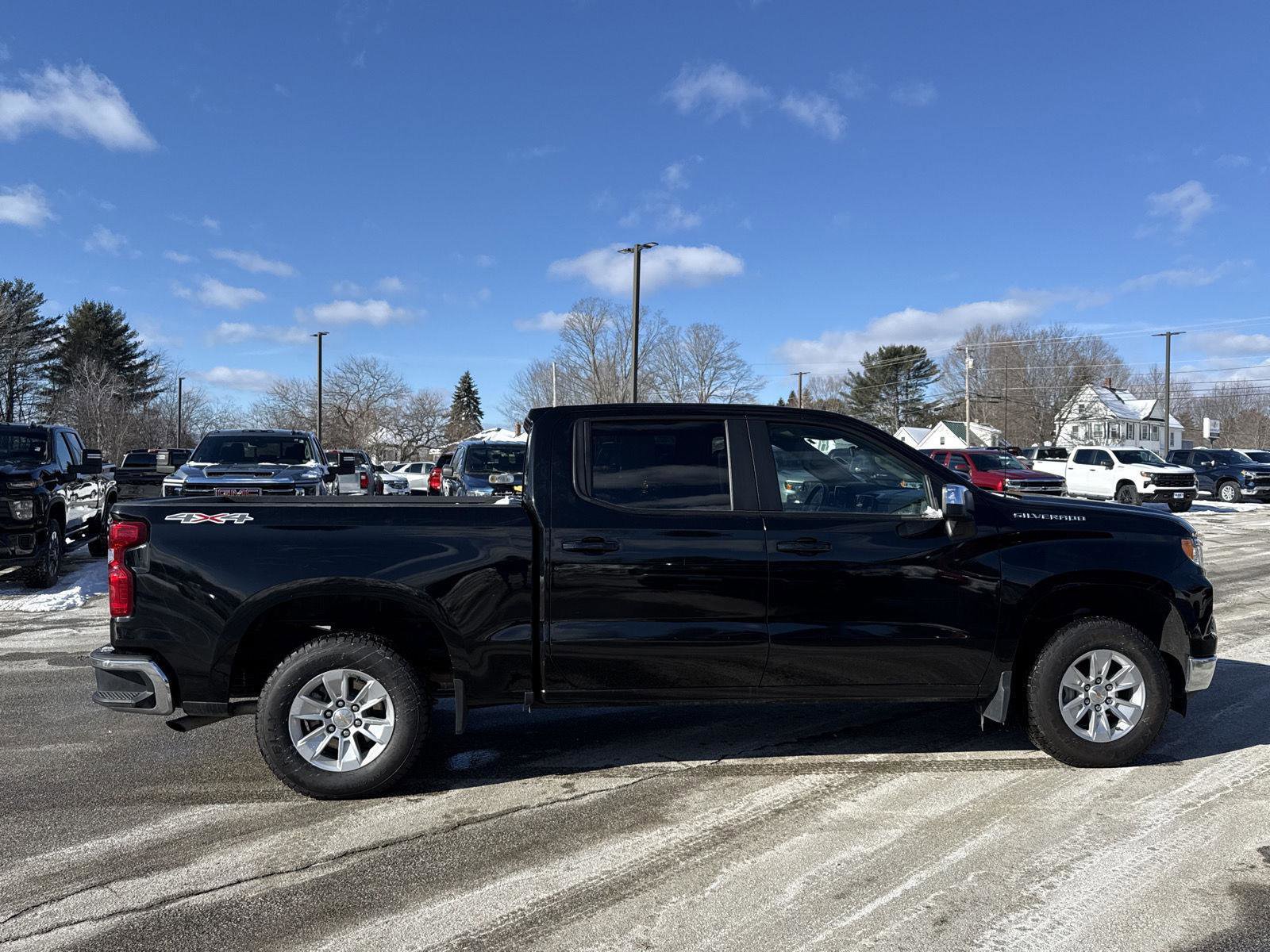 Used 2025 Chevrolet Silverado 1500 LT AWD/4WD image 5