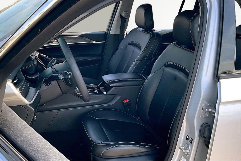 Used 2023 Jeep Grand Cherokee Limited image 25