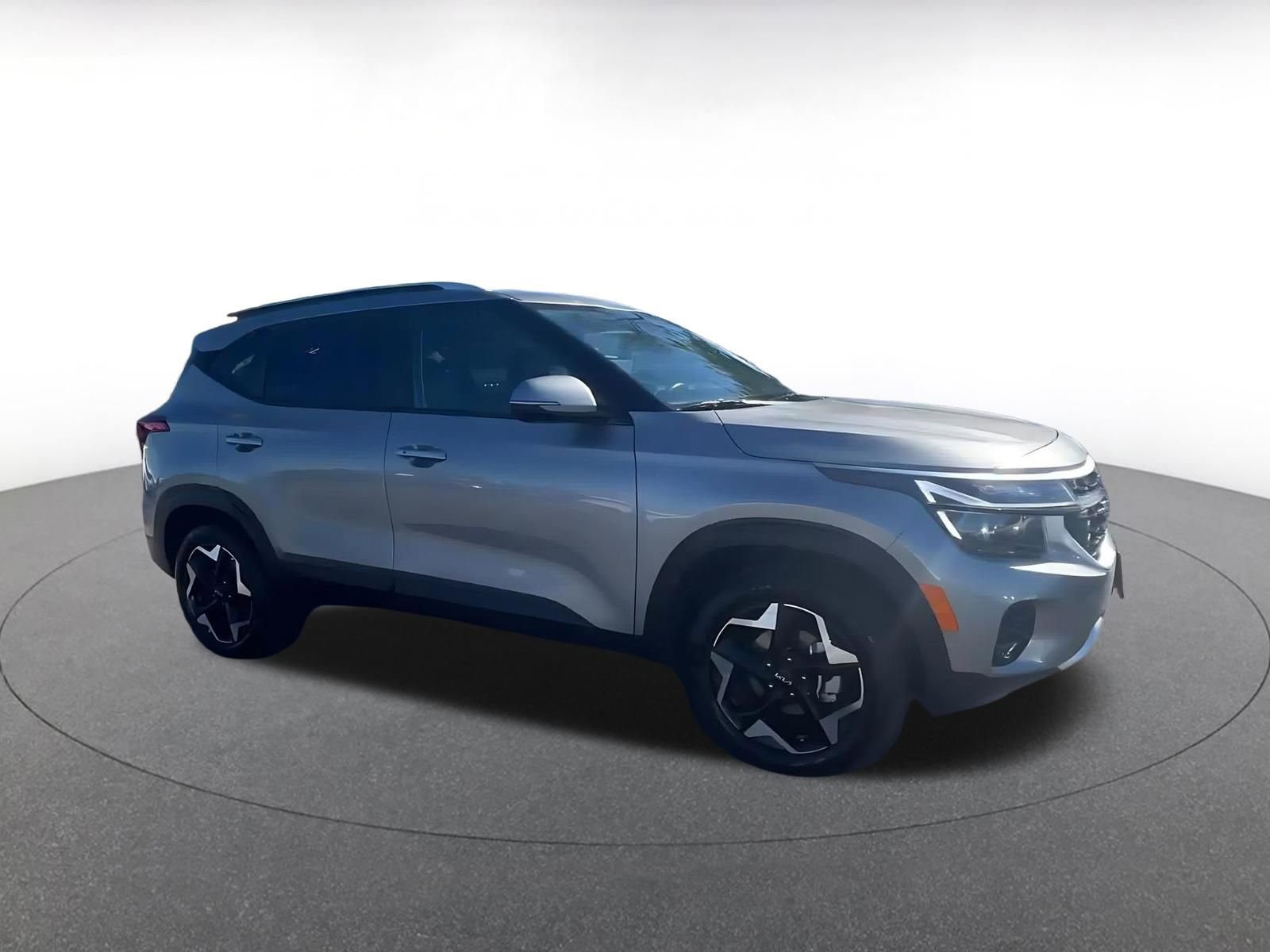 Used 2025 Kia Seltos S image 2