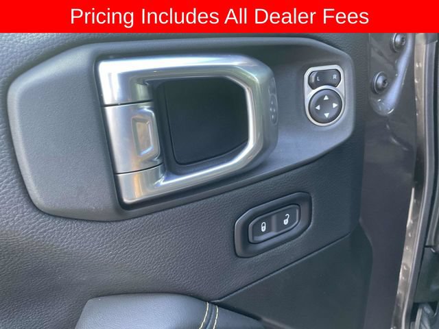 Used 2025 Jeep Wrangler Unlimited Sahara w/ Safety Group AWD/4WD image 21