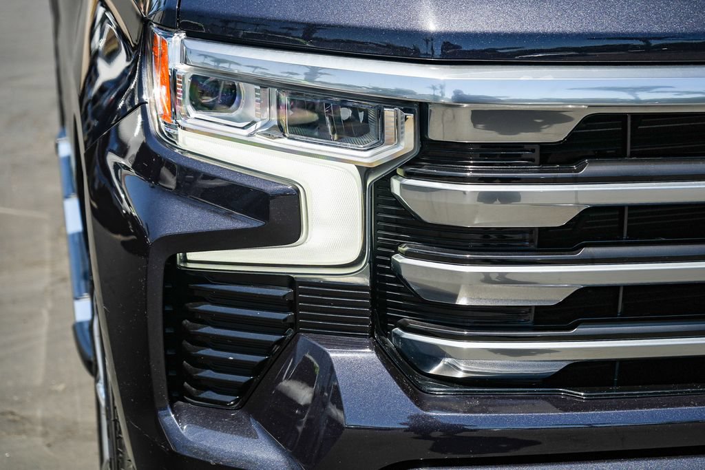 Used 2023 Chevrolet Silverado 1500 High Country w/ High Country Premium Package AWD/4WD image 9