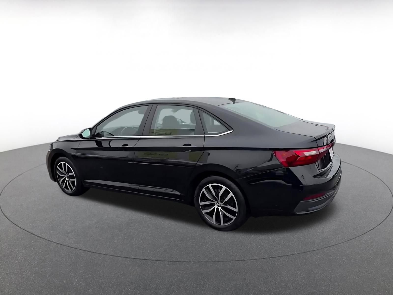 Used 2025 Volkswagen Jetta SE image 10