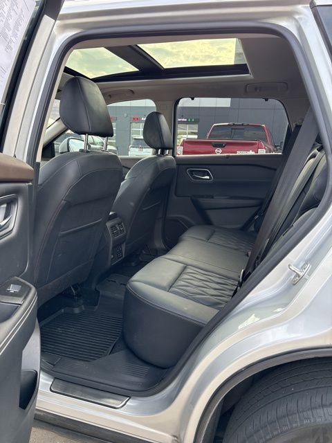Used 2021 Nissan Rogue Platinum AWD/4WD image 6