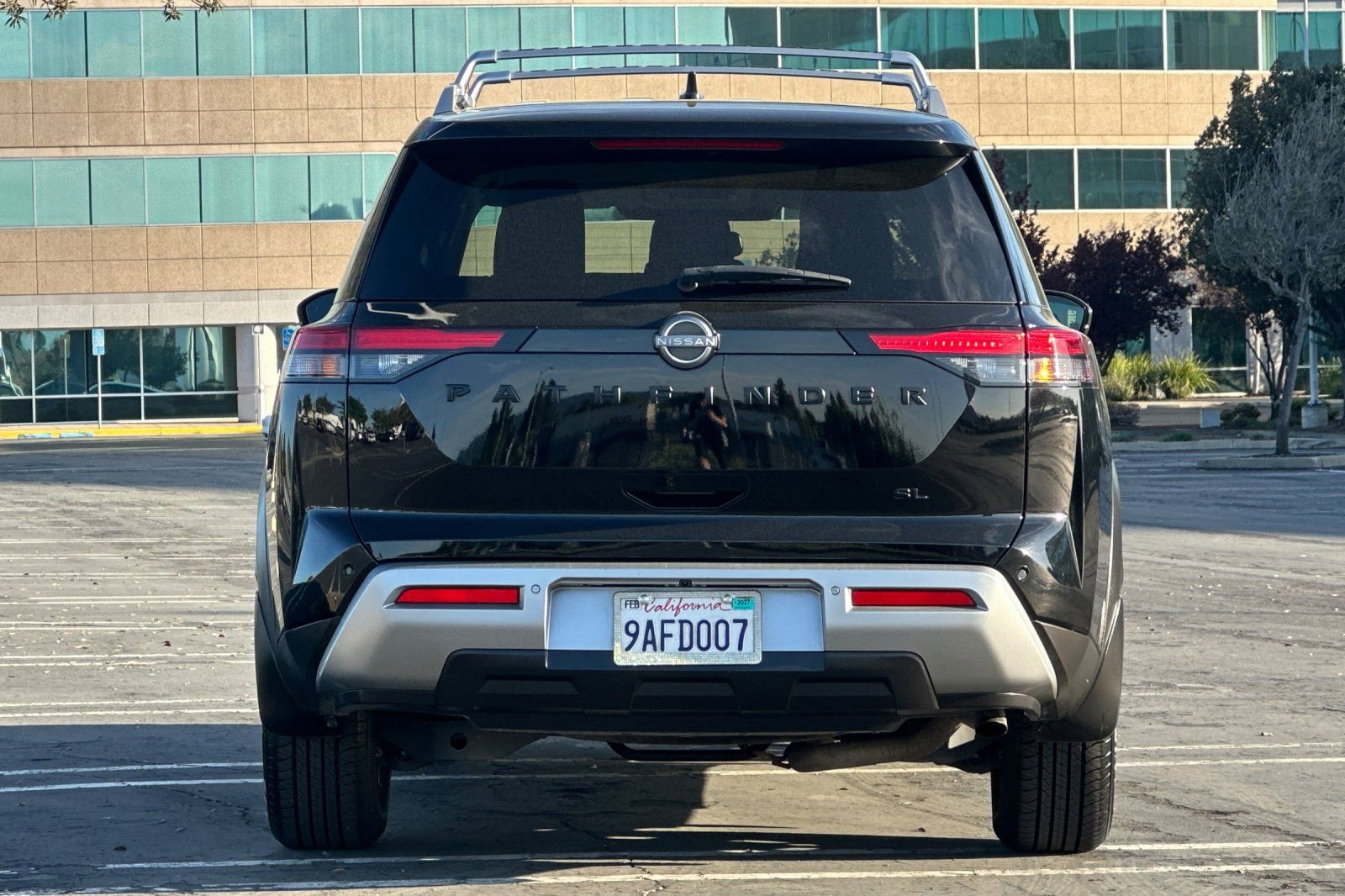 Used 2022 Nissan Pathfinder SL w/ SL Black Package image 5