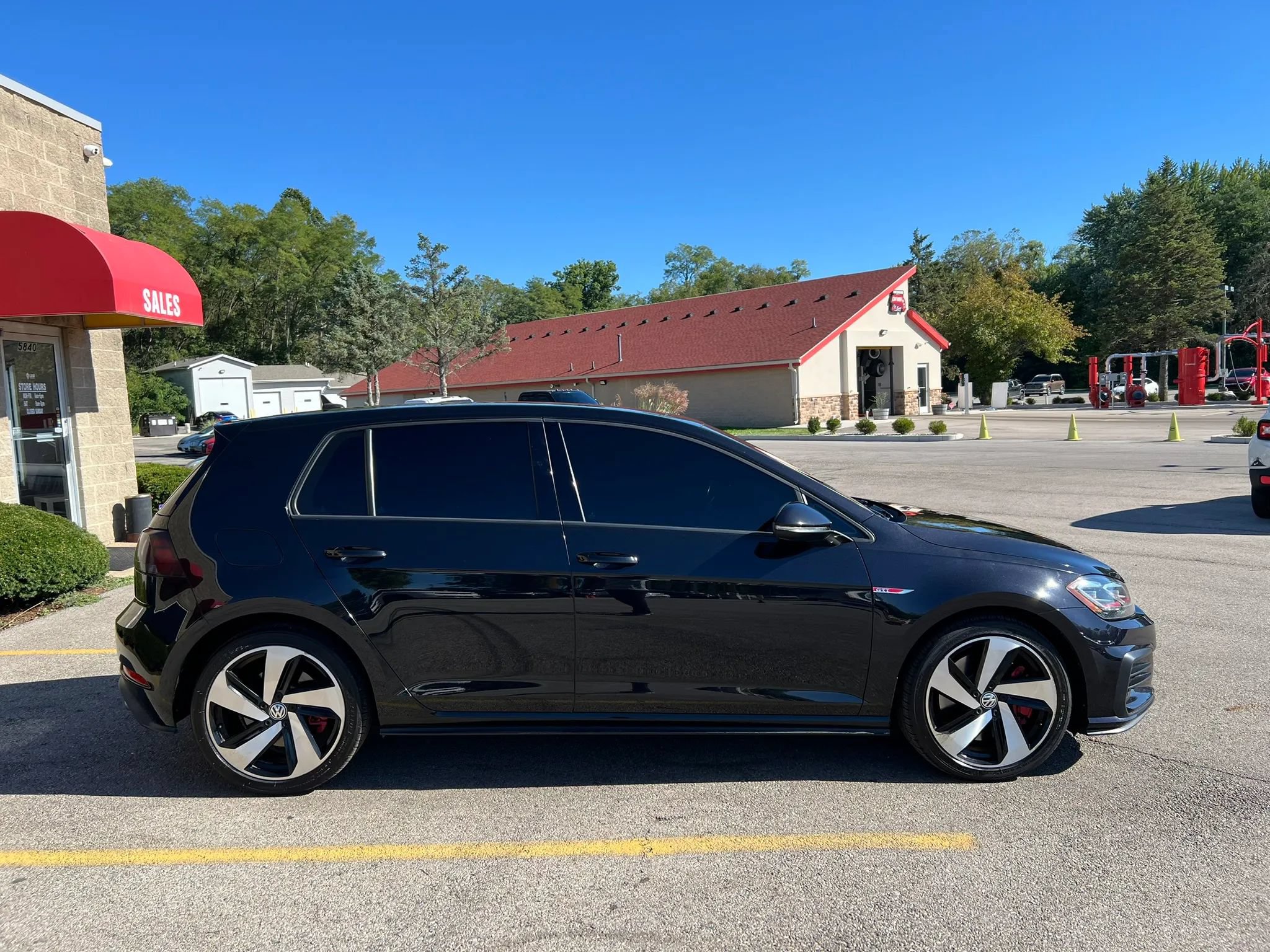 Used 2019 Volkswagen GTI SE FWD image 4