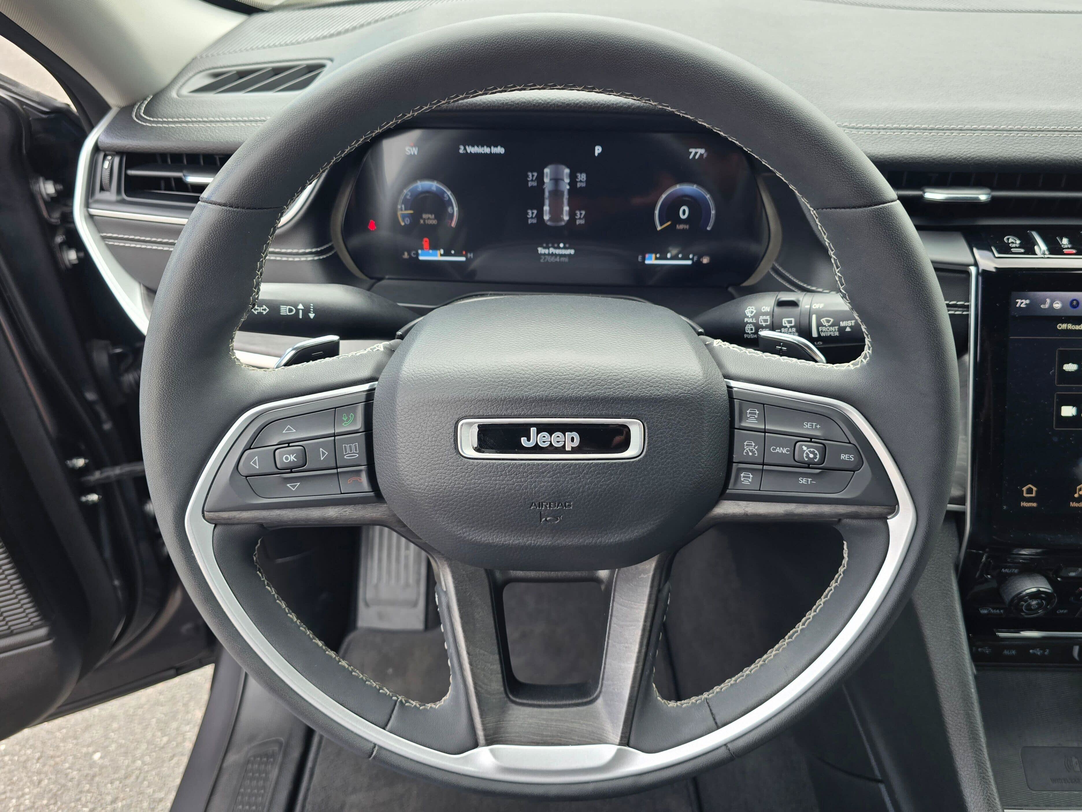 Used 2023 Jeep Grand Cherokee Limited w/ Luxury Tech Group II AWD/4WD image 17