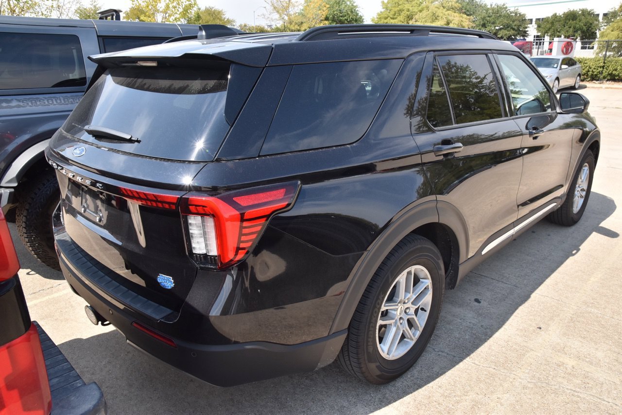Certified 2025 Ford Explorer Active w/ Active Comfort Package RWD image 7