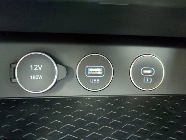 Certified 2025 Genesis G70 2.5T RWD image 12