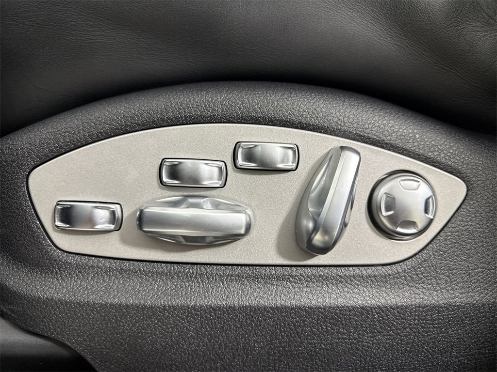 Certified 2021 Porsche Macan S image 40