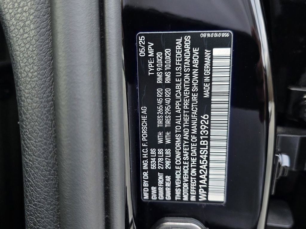 Certified 2025 Porsche Macan AWD/4WD image 36