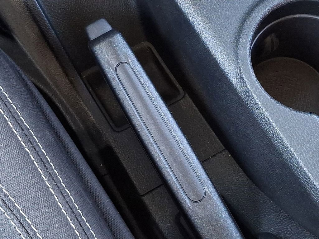 Used 2018 Jeep Wrangler Unlimited Sahara w/ Connectivity Group image 24