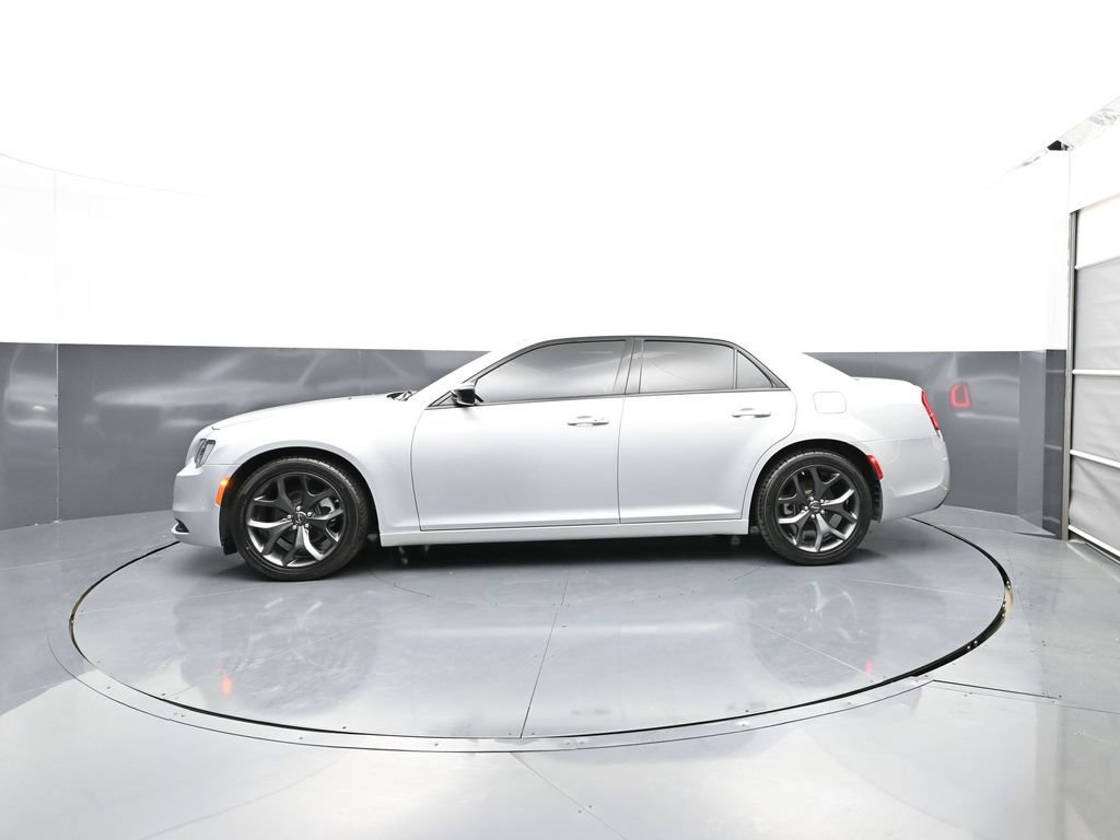 Used 2023 Chrysler 300 Touring w/ Safetytec Plus Group RWD image 4