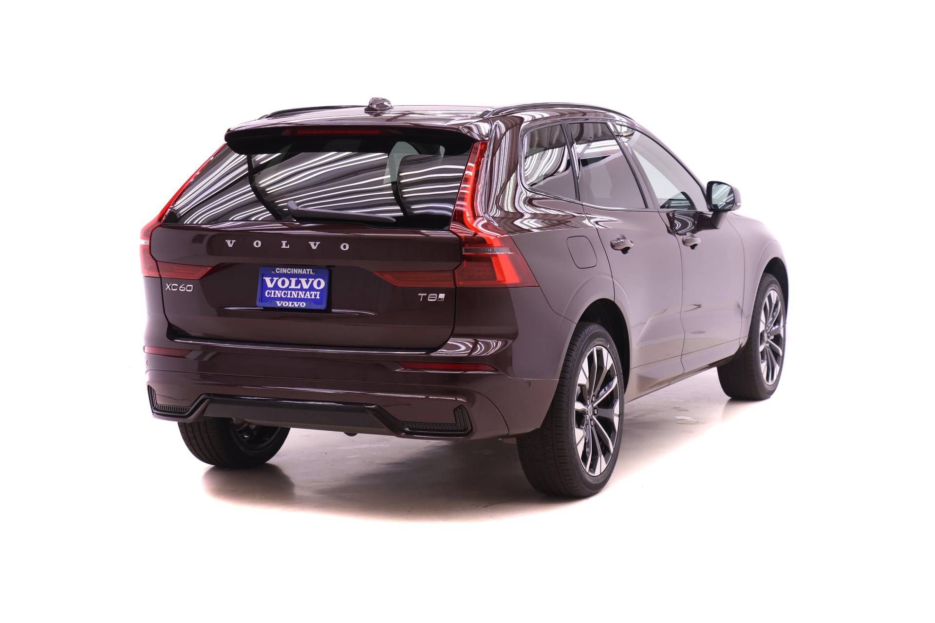 New 2026 Volvo XC60 T8 Plus w/ Protection Package Premier AWD/4WD image 5