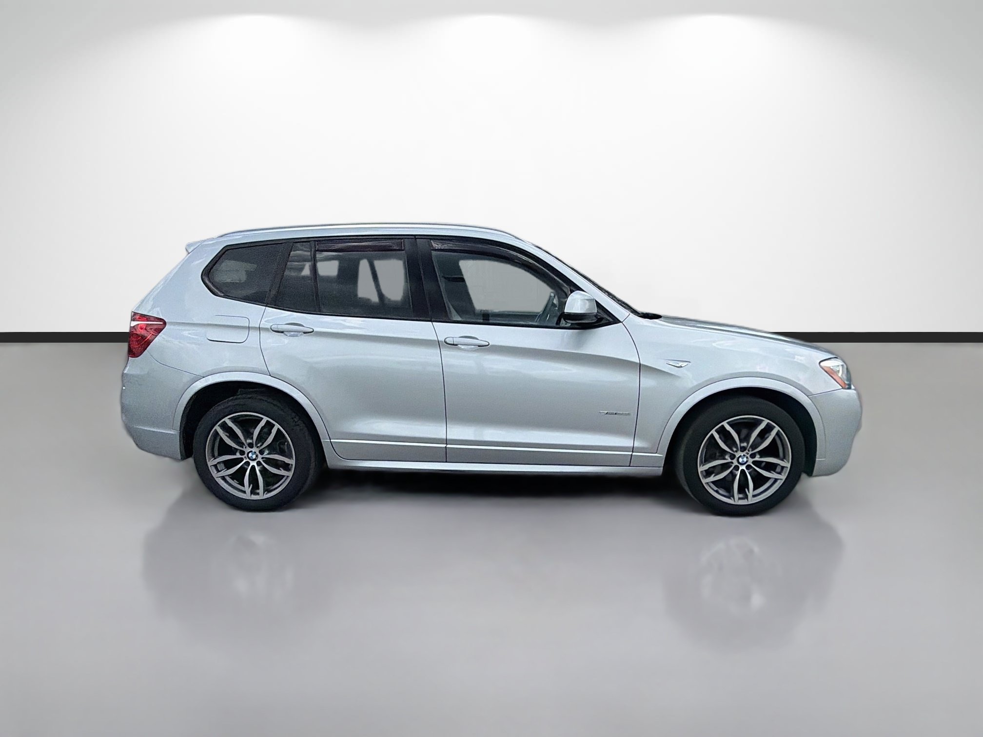 Used 2016 BMW X3 sDrive28i RWD image 2
