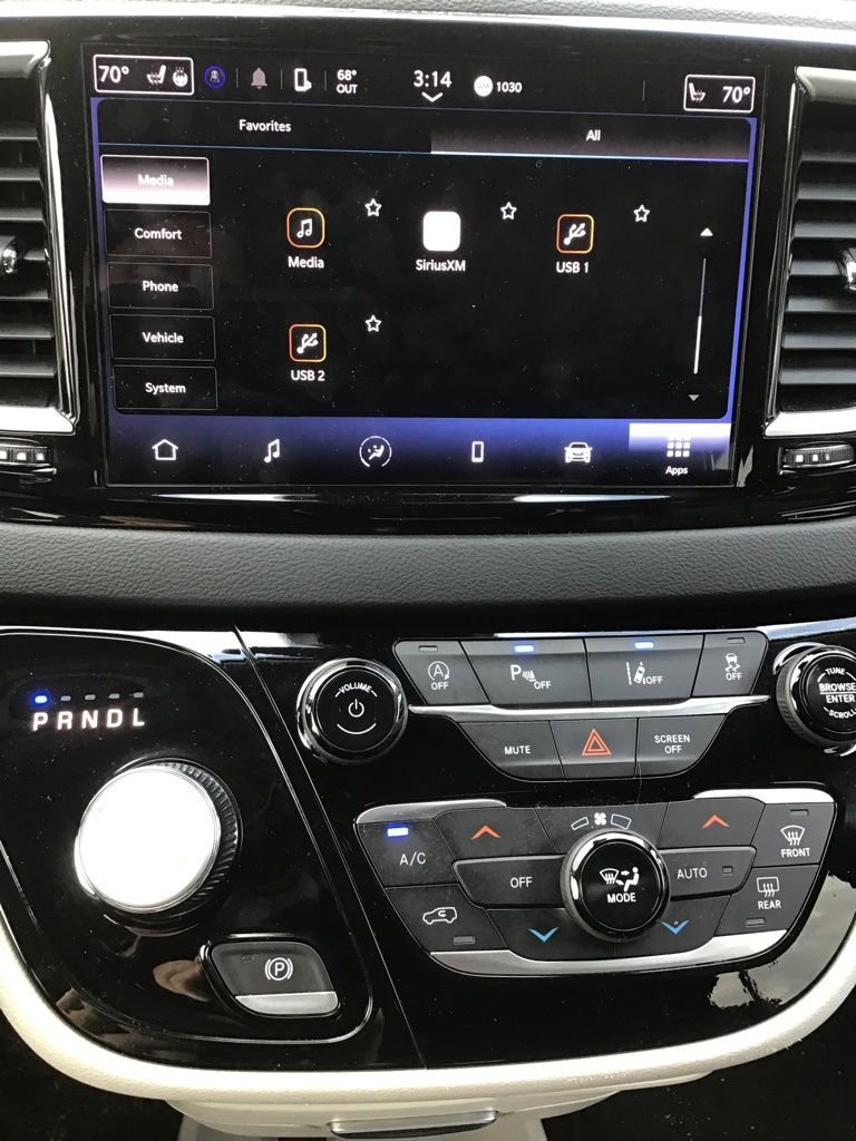 Used 2023 Chrysler Pacifica Touring-L image 12