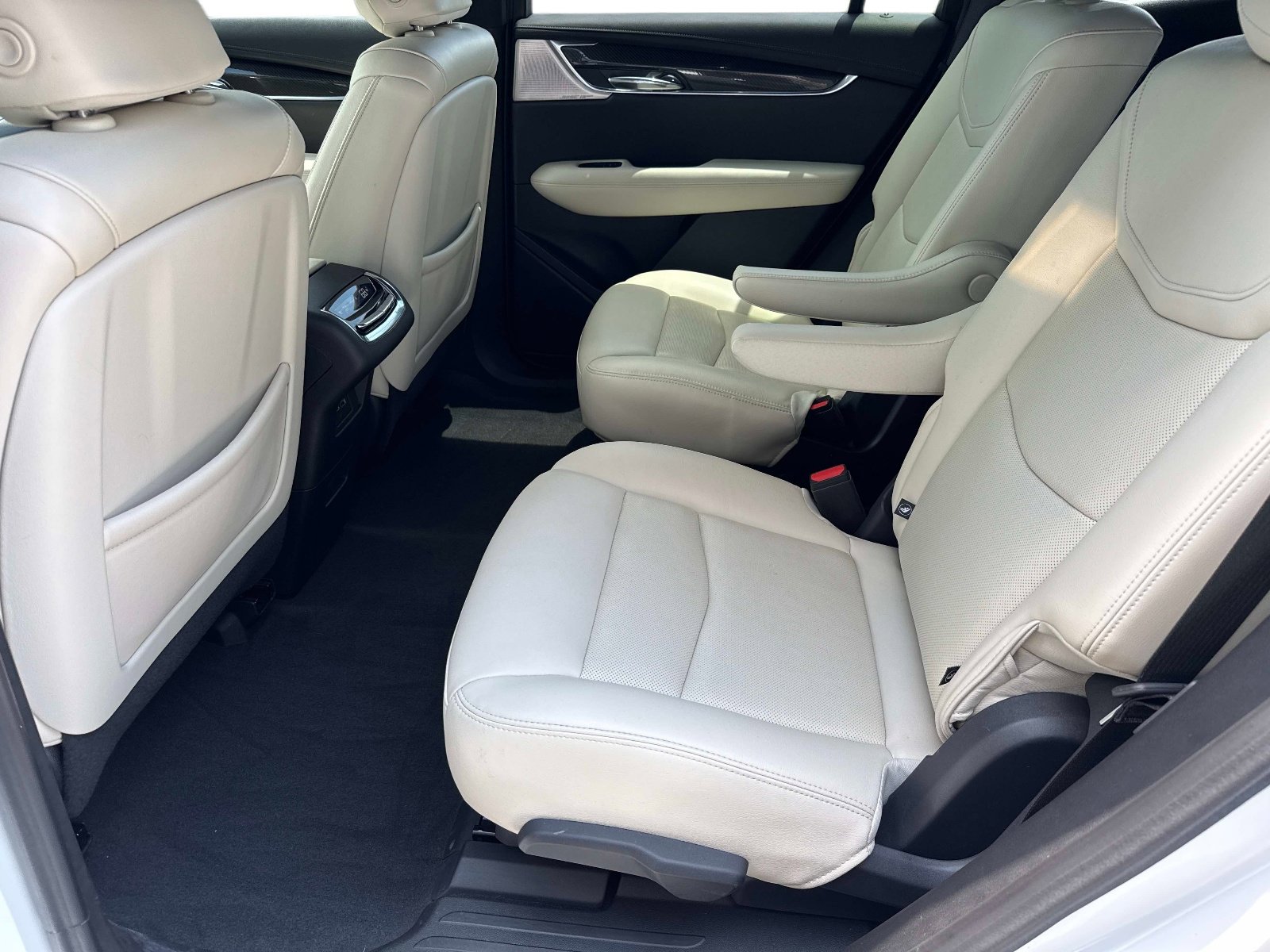 Used 2023 Cadillac XT6 Sport w/ Technology Package AWD/4WD image 15