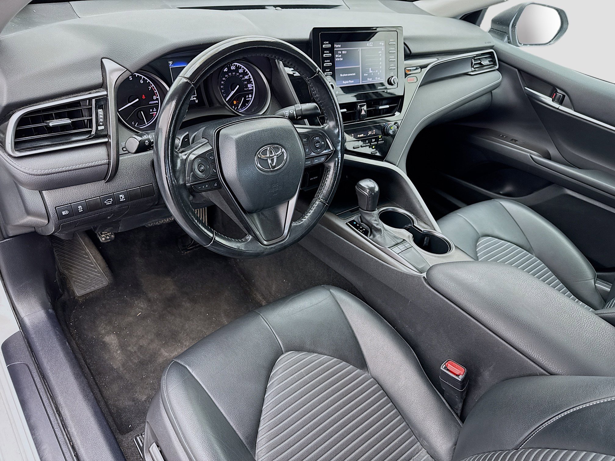 Used 2022 Toyota Camry SE FWD image 7