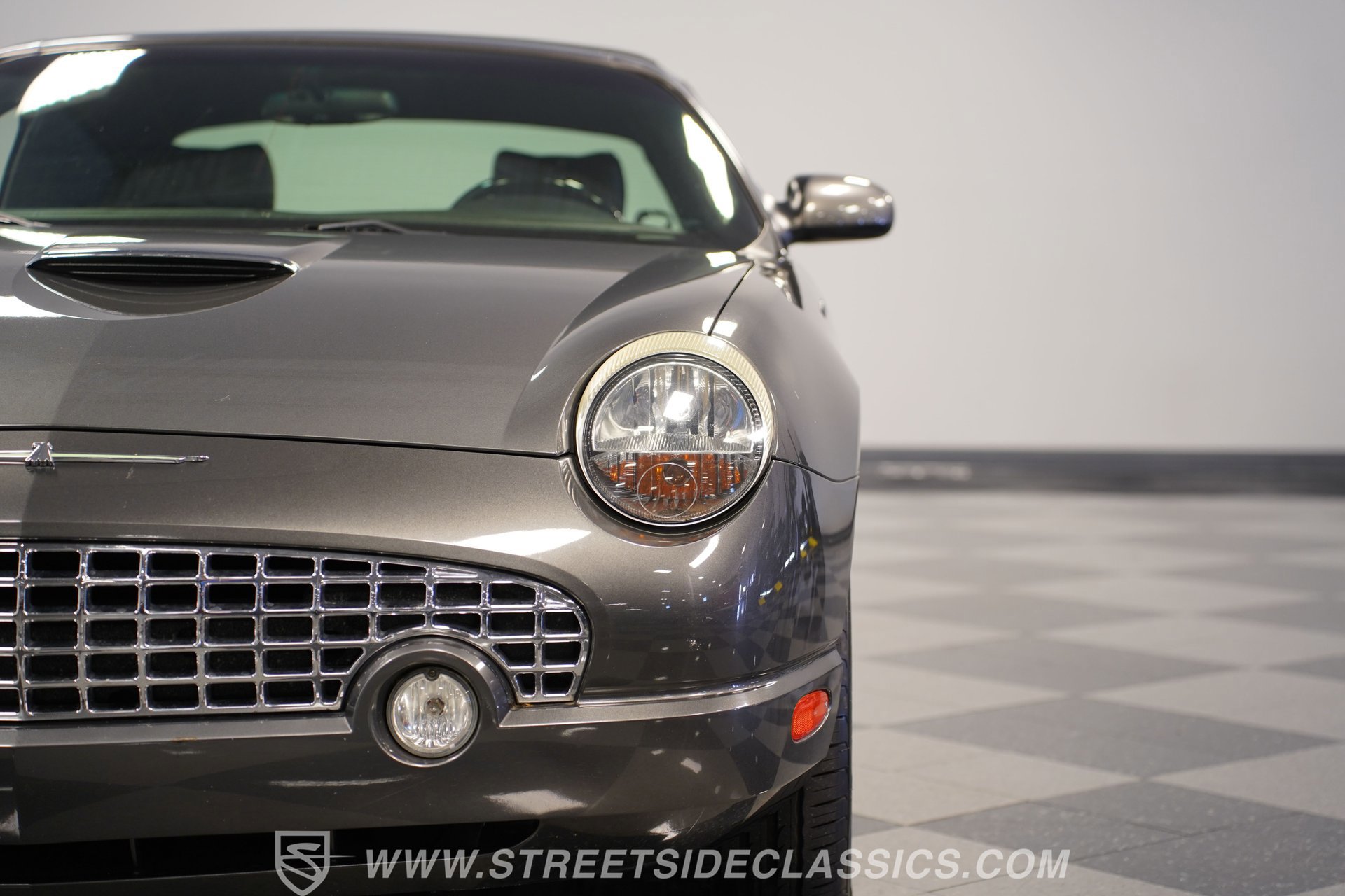 Used 2003 Ford Thunderbird image 21