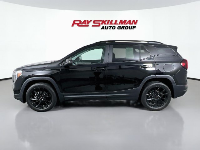 Used 2023 GMC Terrain SLE w/ Driver Convenience Package AWD/4WD image 4
