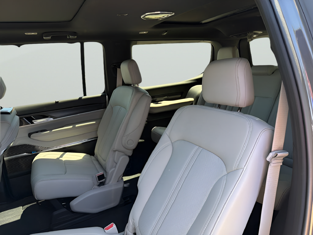 New 2026 Jeep Grand Wagoneer Summit w/ Premium Group III AWD/4WD image 34