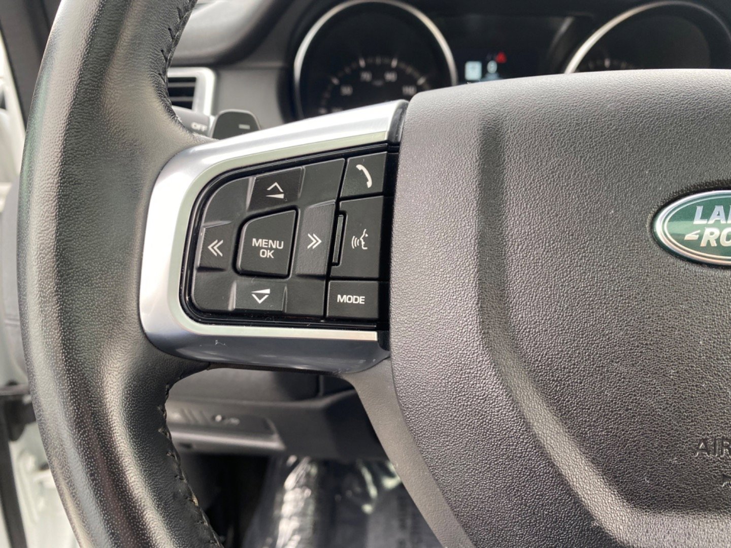 Used 2019 Land Rover Discovery Sport HSE image 11