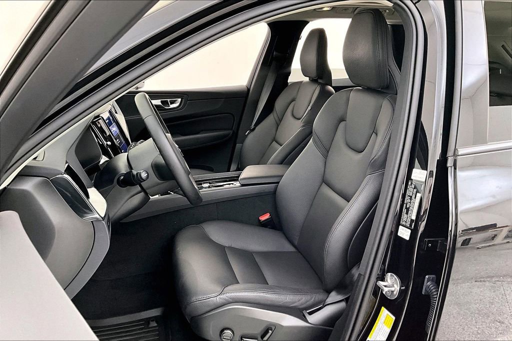 Used 2025 Volvo XC60 B5 Plus w/ Protection Package Premier image 30