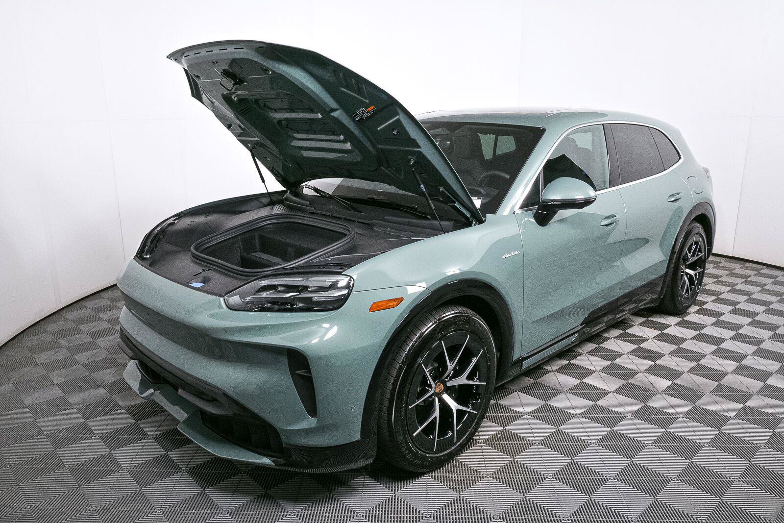 New 2026 Porsche Cayenne Electric AWD/4WD image 34
