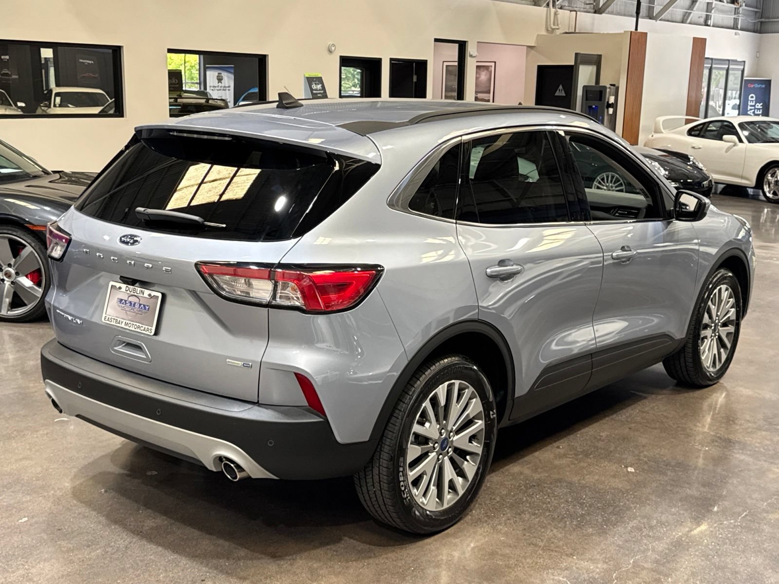 Used 2022 Ford Escape Titanium AWD/4WD image 16